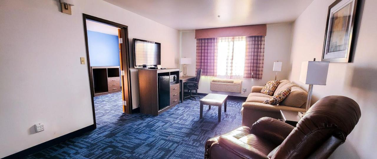 Helena Inn - Airport Екстериор снимка