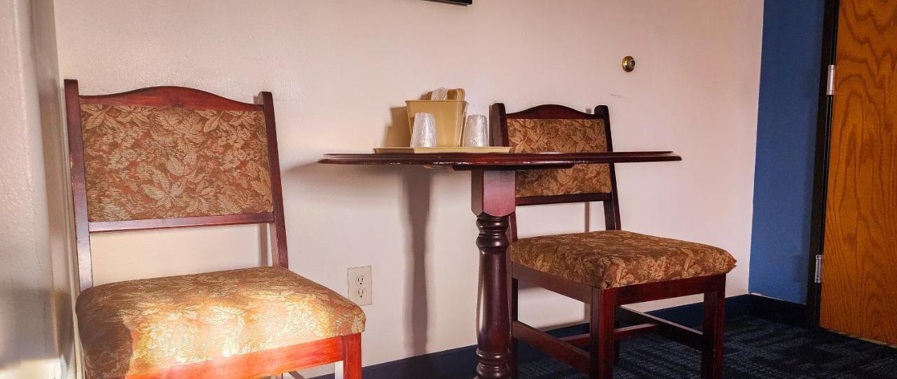 Helena Inn - Airport Екстериор снимка
